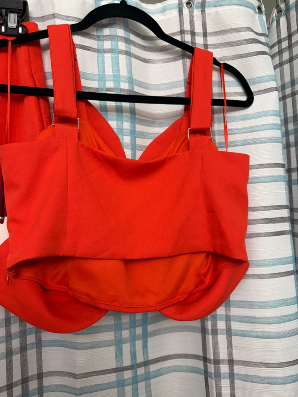Vibrant Red Two-Piece Crop Top & Skort Set with Center Brooch - Picture 5 of 6